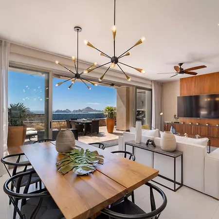 Luxury Condo With Pool, Jacuzzi, And Private Terrace